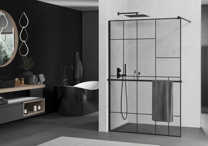 Schwarze Duschwand in modernem Badezimmer