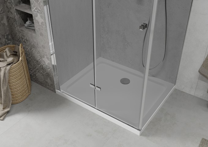 Rechteckige Duschwanne im kleinen Badezimmer