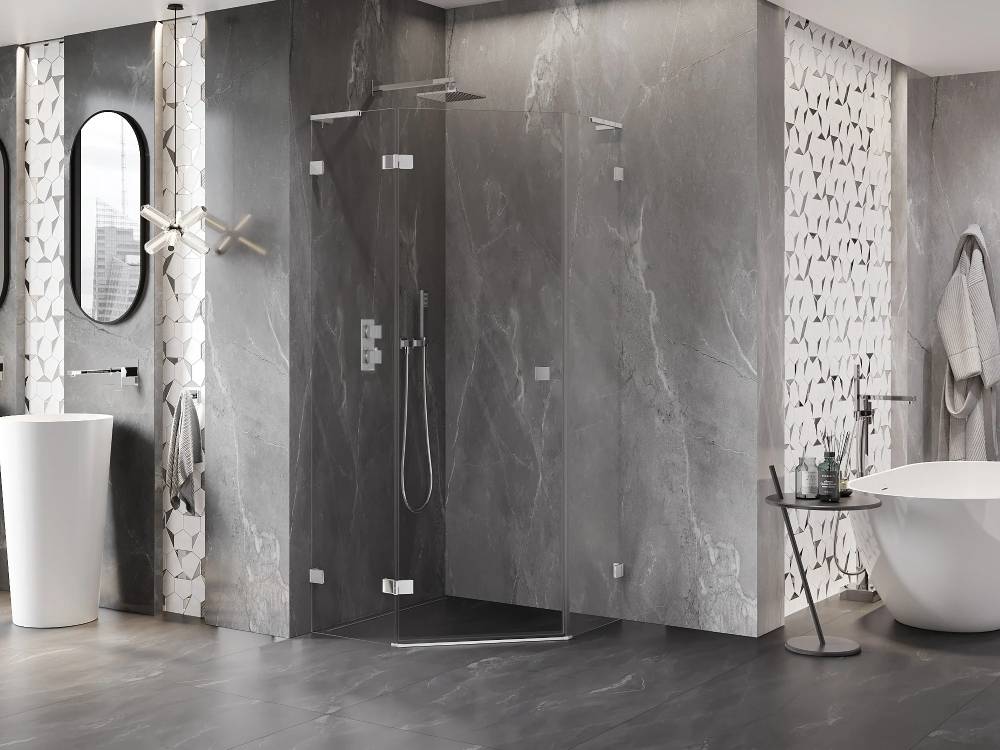 Antrazitfliesen im Badezimmer