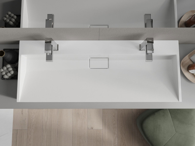 Arrangement des Badezimmerunterschranks mit Waschtisch 120 cm