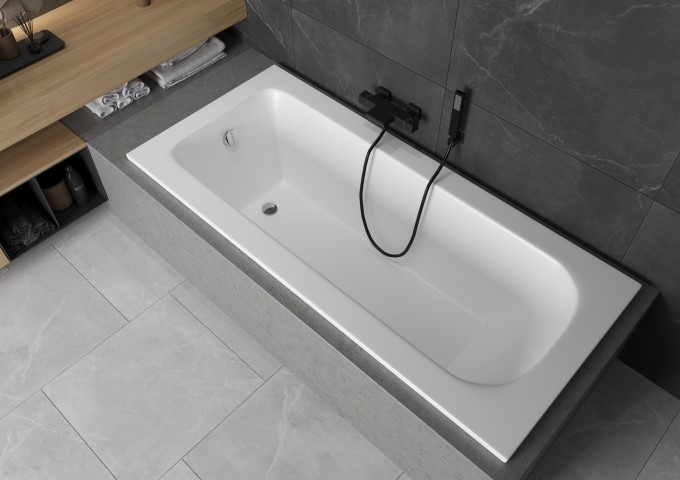 eingebaute Acrylbadewanne im Badezimmer