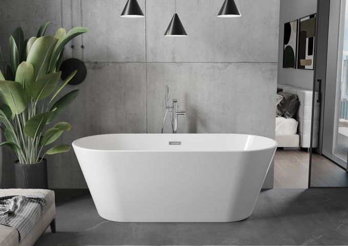 freistehende Badewanne im grauen Badezimmer
