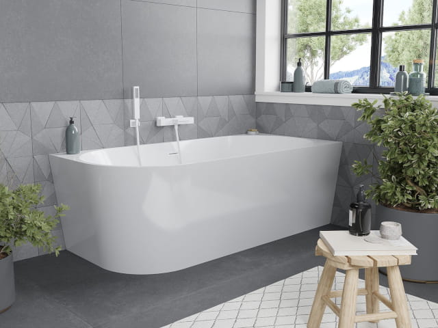 Freistehende Eckbadewanne 150 cm