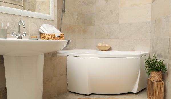 Warum lohnt es sich, die Badewanne zu verkleiden?