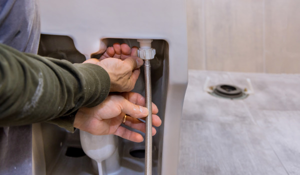 Wie montiert man einen Unterputz-Spülkasten für die Toilette?