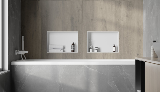 Eingebaute Badewanne mit Fliesen