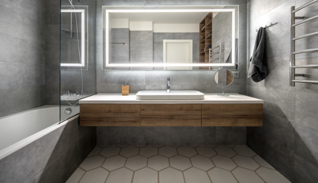 Wir räumen das Badezimmer auf