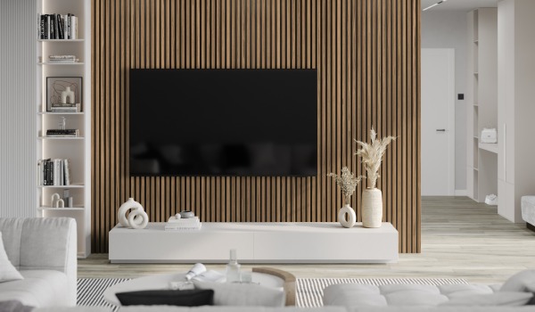 Wohnzimmer mit Lamellen an der Wand