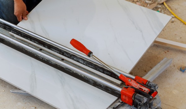 Wie schneidet man Fliesen richtig?