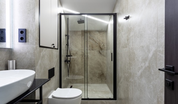 Dusche ohne Duschwanne – welche Vor- und Nachteile hat sie?