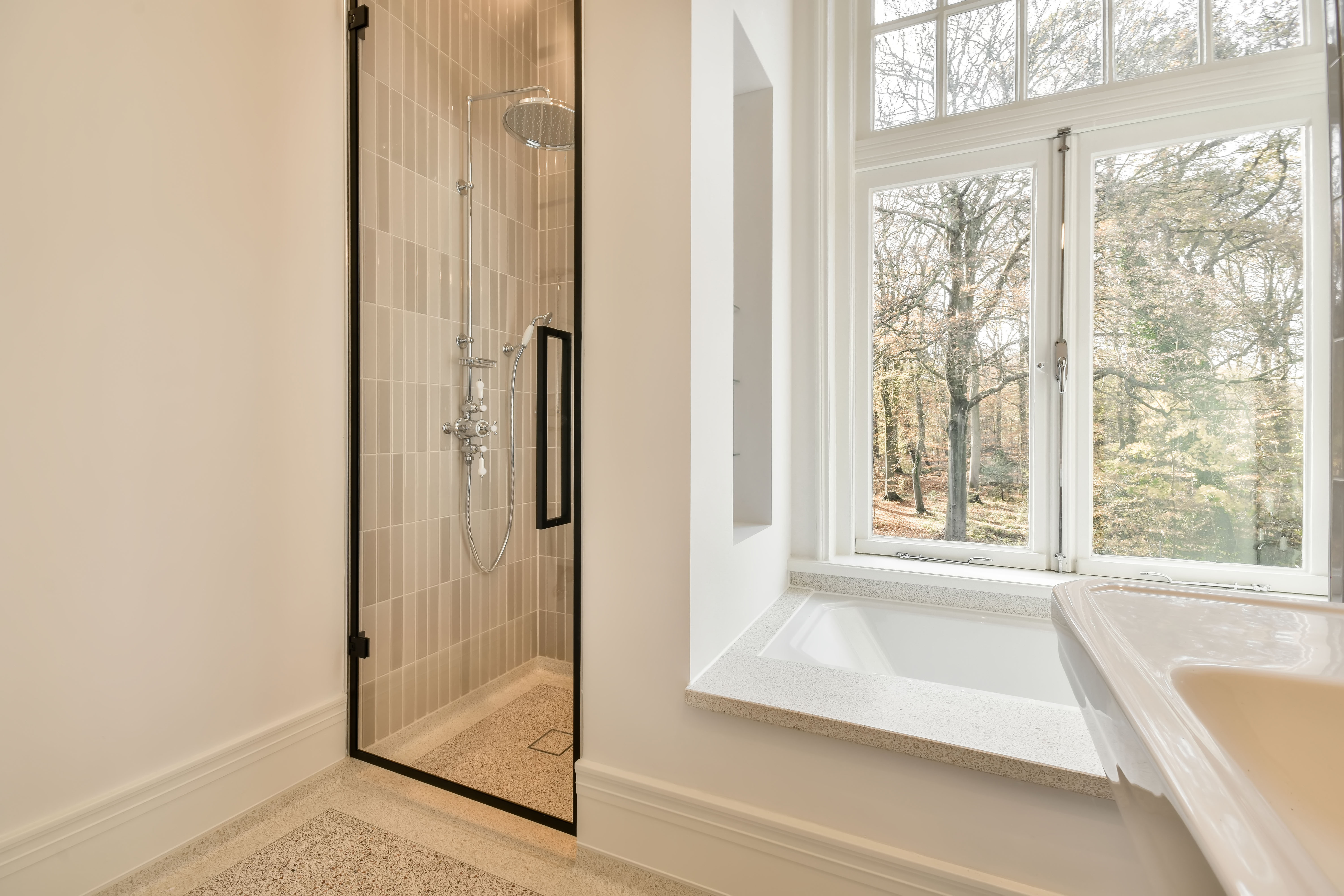 Dusche im ökologischen Badezimmer