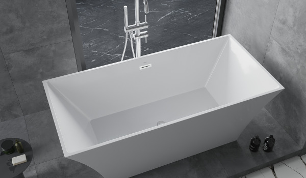 Freistehende Badewanne mit Armatur