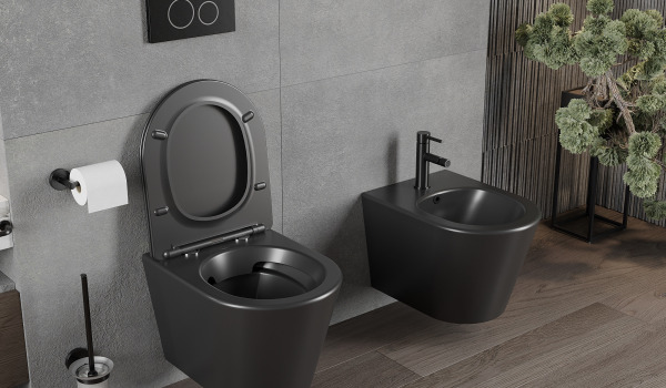 Grautöne und Holz im Badezimmer mit moderner Armatur