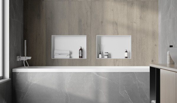Badewanne mit Fliesen verkleidet 