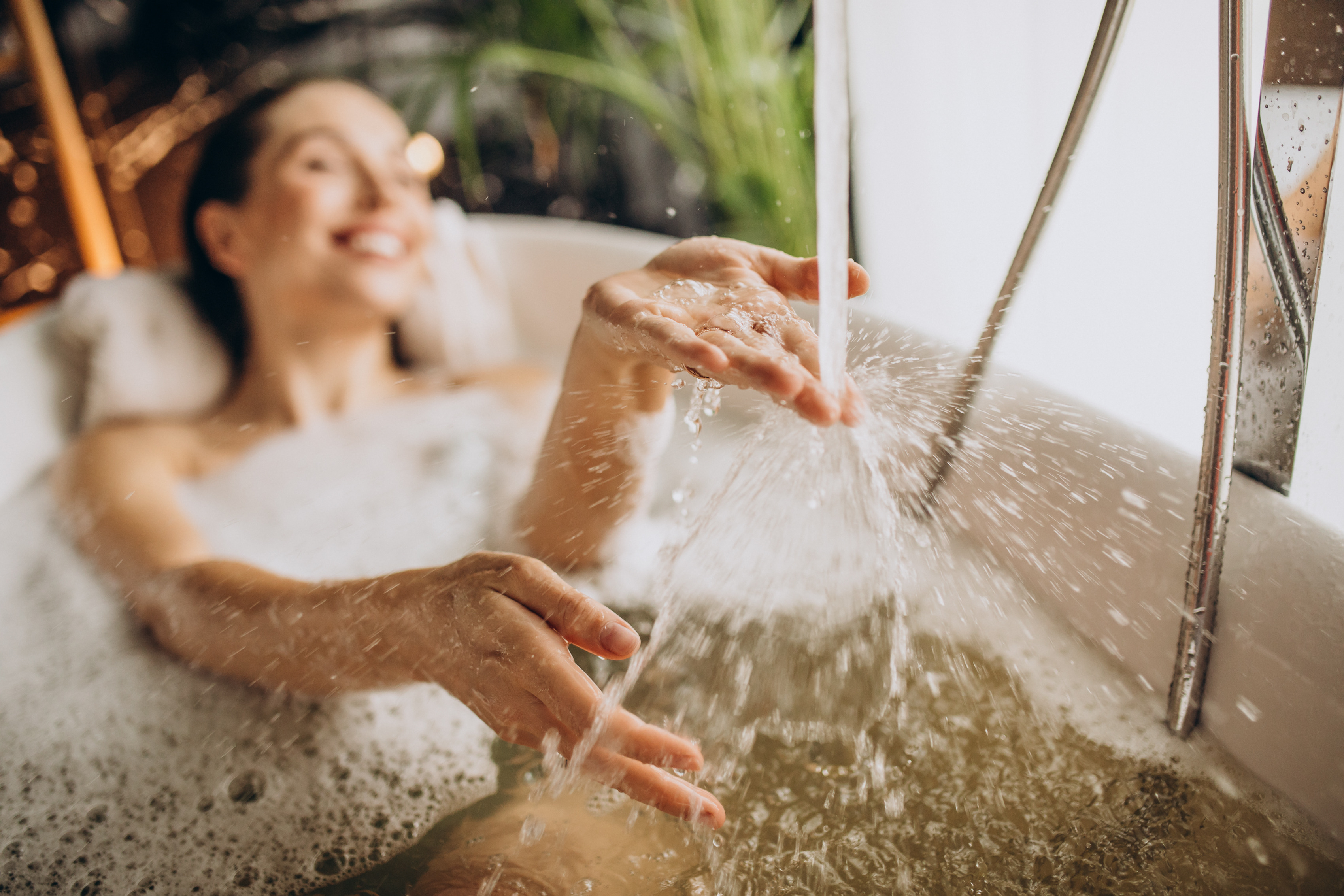 Wie richtet man ein kleines Badezimmer mit Badewanne ein?