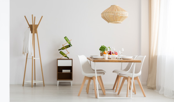 Wie kann man die Wand im Esszimmer schützen? Ideen für die Gestaltung der Wand über dem Tisch in der Küche