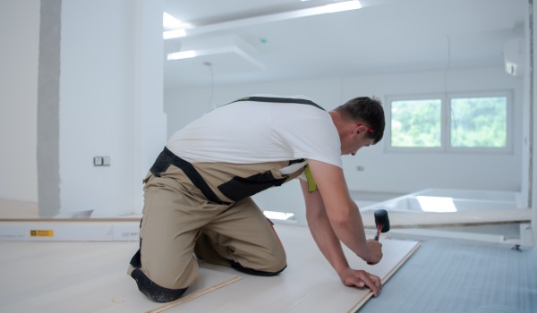 Welche Dicke der Unterlage unter den Paneelen ist angemessen?