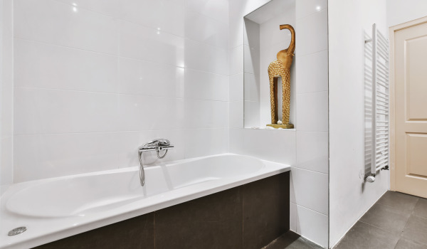 Wie man eine rechteckige Badewanne verkleidet